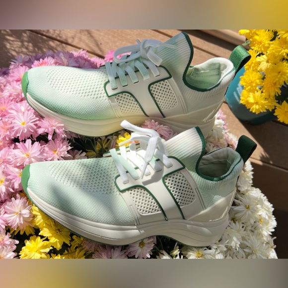 🍀🍏Tory Burch Sock Runner Sneaker size 8 like new🍏🍀 - Picture 9 of 10
